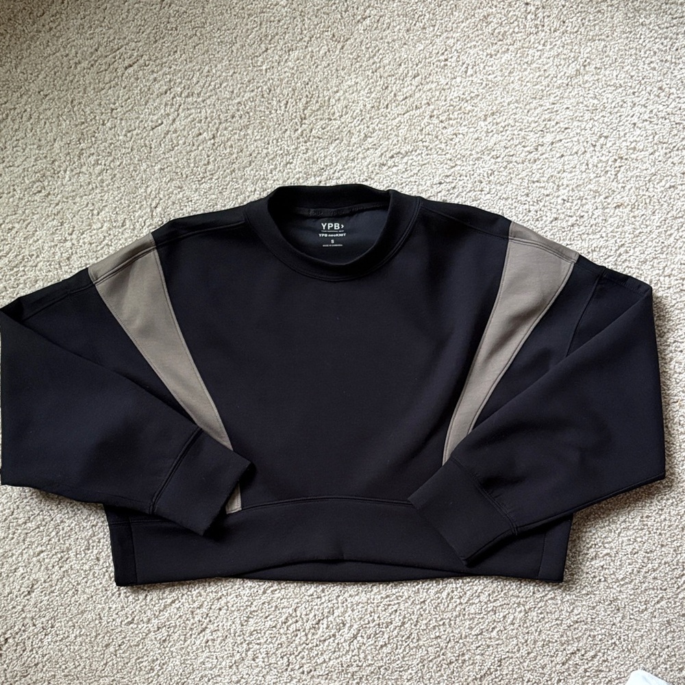 Abercrombie & Fitch Black and Gray Sweatshirt
